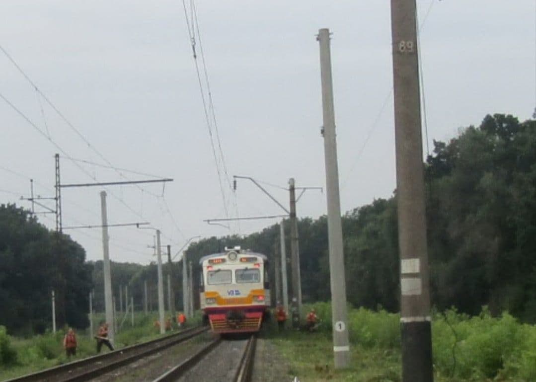 На Київщині під колесами потяга загинув чоловік