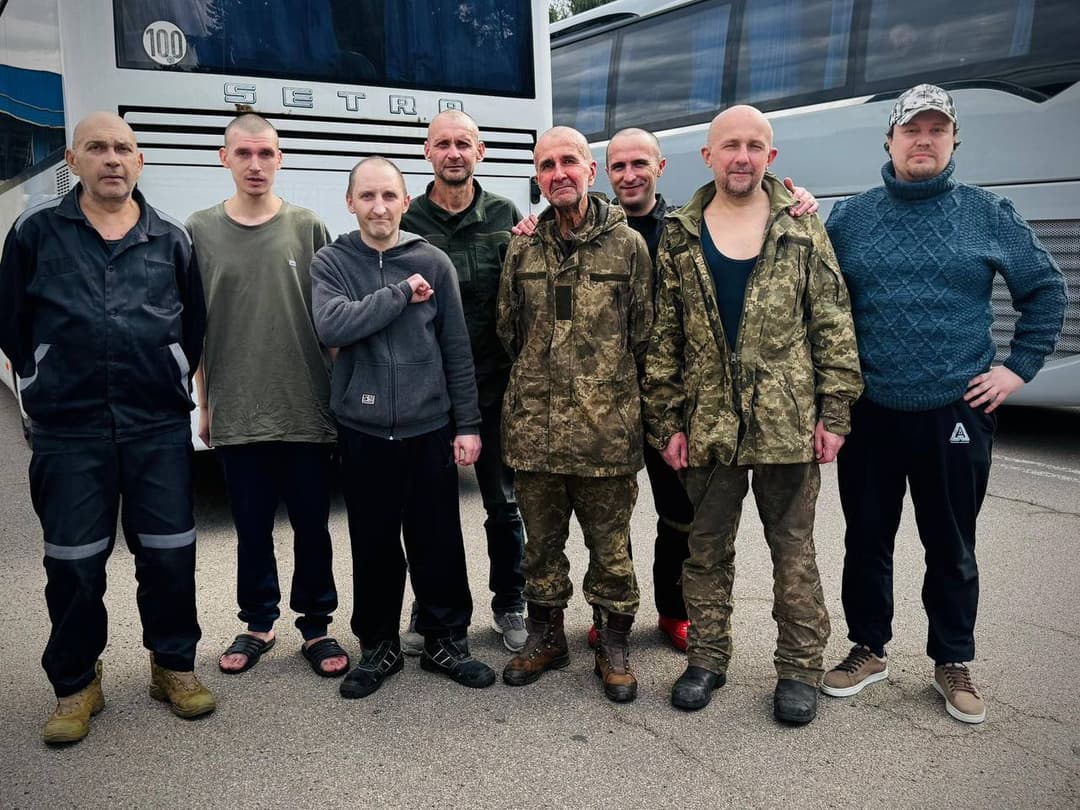 В День Незалежності Україна повернула своїх захисників та цивільних із полону